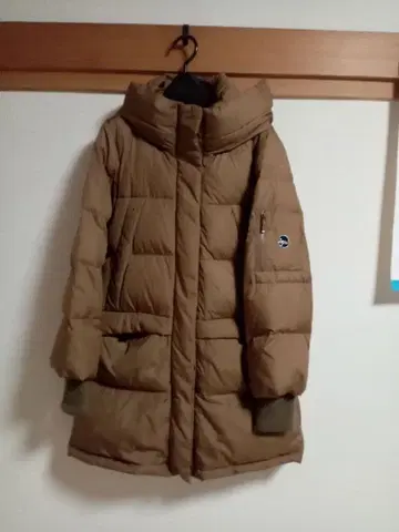 Ageu 카멜 후드 부착 다운 자켓