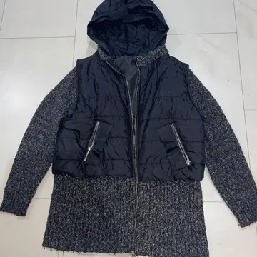 블랙 후드 부착 다운 베스트