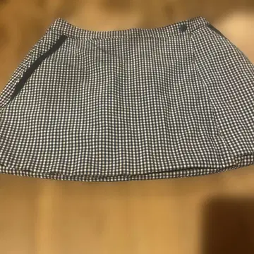 체크 무늬 미니 스커트