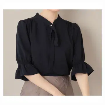 블라우스 [ couture brooch ]