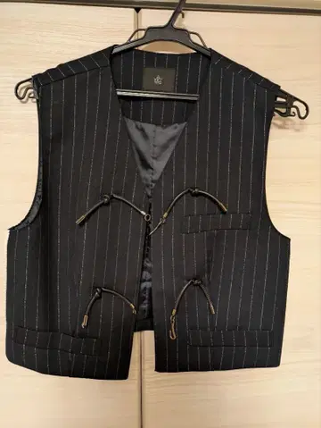 Mia 스트라이프 패턴 블랙 베스트