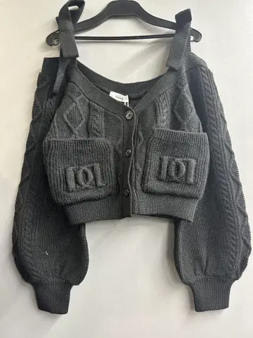 다리치 숄더 리본 V넥 니트탑