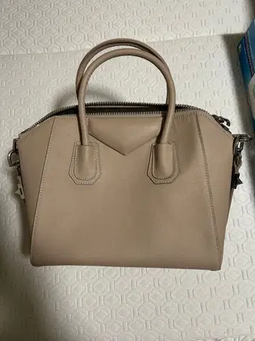 베이지 핸드백 내 포켓 부착