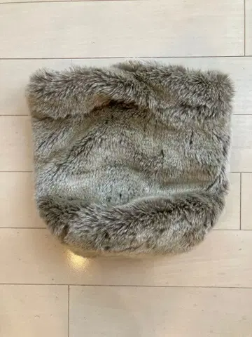 크로스&크로스 HUG O WAR 허그아워 버킷형 퍼 토트백