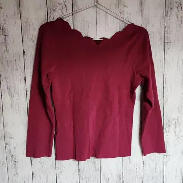 와인 레드 스캘럽 넥 긴팔 니트 J-5