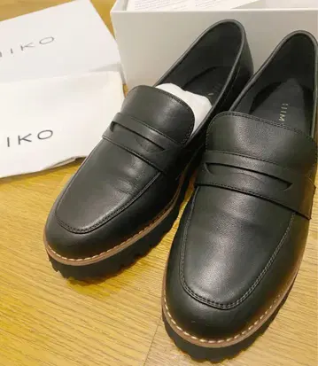 HIMIKO  트랙 밑창 코인 로퍼 천연 가죽 통굽