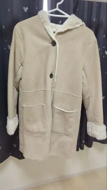 후드 부착 베이지 무스탕 코트