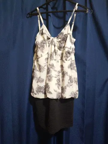 CHU XXX 꽃무늬 슬리브리스 미니 원피스