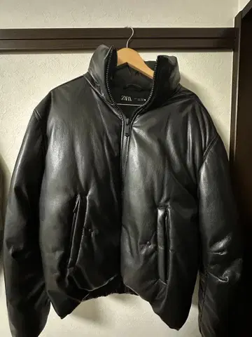ZARA 가죽 블랙 다운 S 사이즈