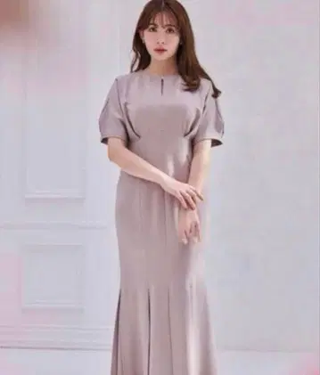 [ 새상품급 ] 베이지 플레어 슬리브 맥시 원피스