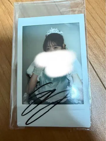 사쿠라이 유이 친필 사인 폴라로이드 케이크 의상