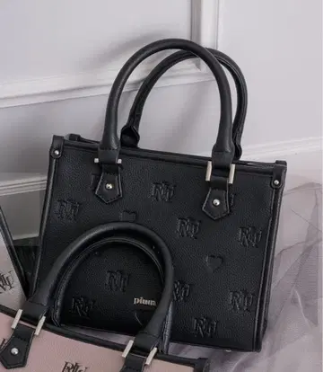 pium 모노그램 스퀘어 토트백 블랙