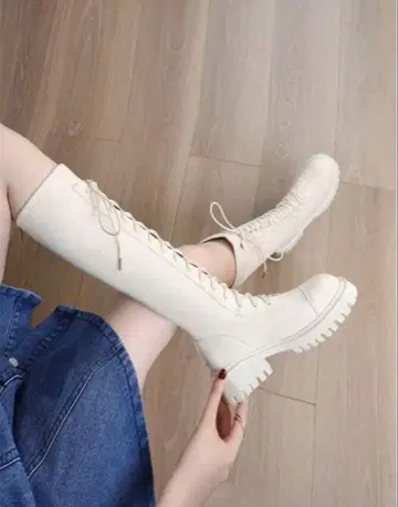 화이트 레이스업 롱 부츠