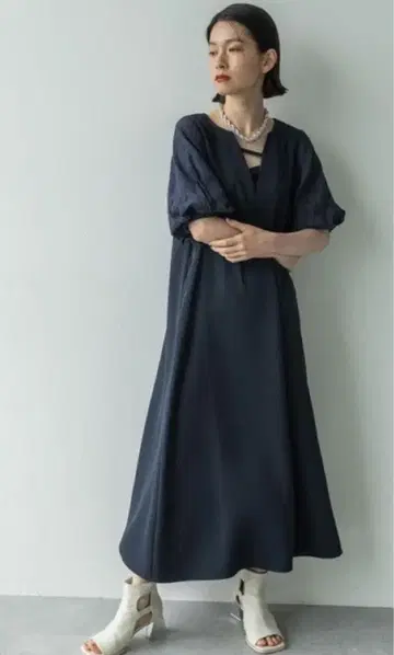 새상품 HARE 소매 자카드 절개 원피스