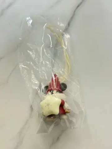 도쿄 디즈니 리조트 리루린린 2025 캡슐 토이 빨간색