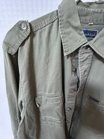 BASIC 카키 긴팔 셔츠