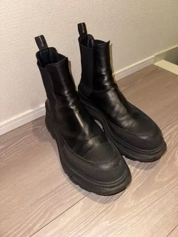 블랙 Alexander McQueen Tread 사이드 고어 부츠 통굽