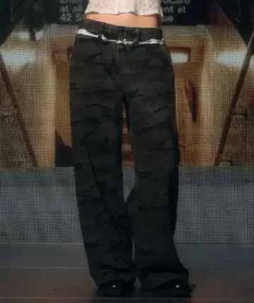 ACLENT 카모플라주 루즈 스웨트 팬츠 아클렌트