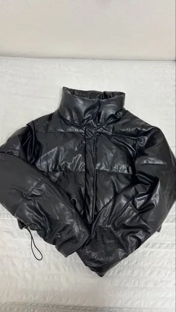 SPINNS 블랙 가죽 다운 자켓