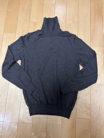 그랑사쏘 다크 브라운 터틀넥 니트 50