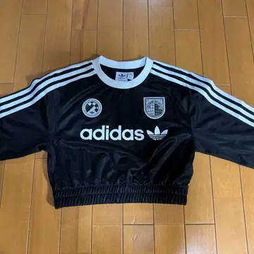 adidas 크롭 기장 긴팔 S 사이즈