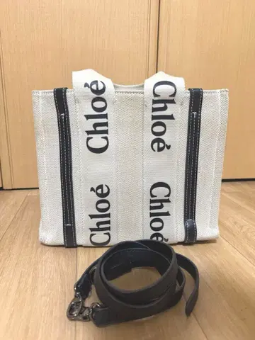 끌로에 토트백 캔버스 화이트/블랙