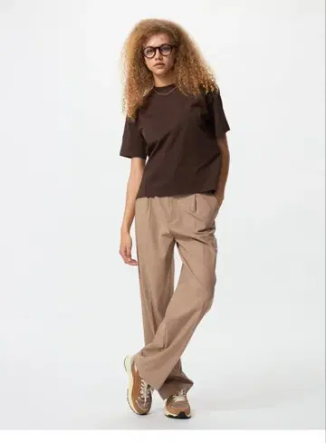 [유니클로] M 사이즈 카멜 턱 와이드 팬츠 (긴 길이)