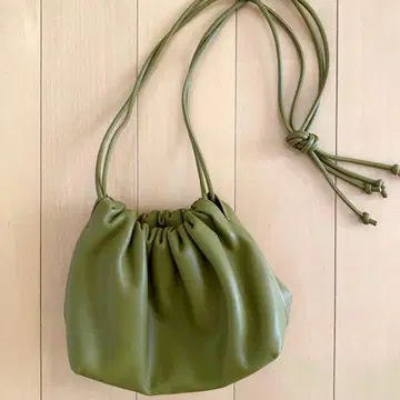 새상품급 Mila Owen 드로스트 미니 숄더 올리브 그린 개더