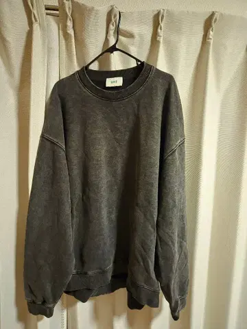 오버 사이즈 다크 그레이 트레이닝복