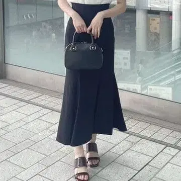 [ 새상품급 ] 백 레이스업 스트레치 머메이드 스커트 MERCURYDUO