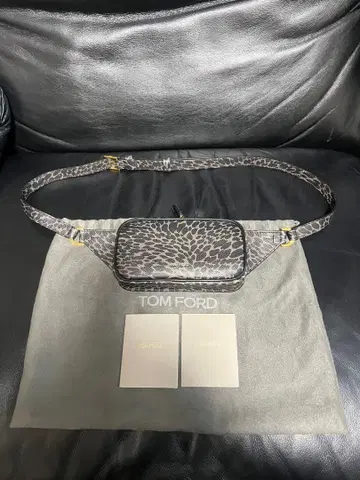 톰포드 바디백 레오파드 무늬
