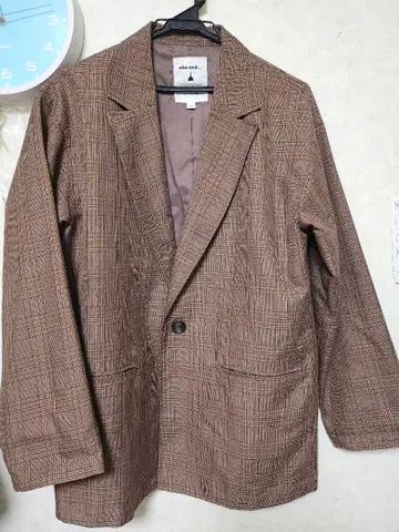 niko and - 브라운 자켓