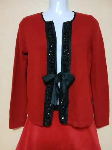 빨간색에 블랙 비즈 장식 니트 가디건 & 스웨이드 레드 스커트