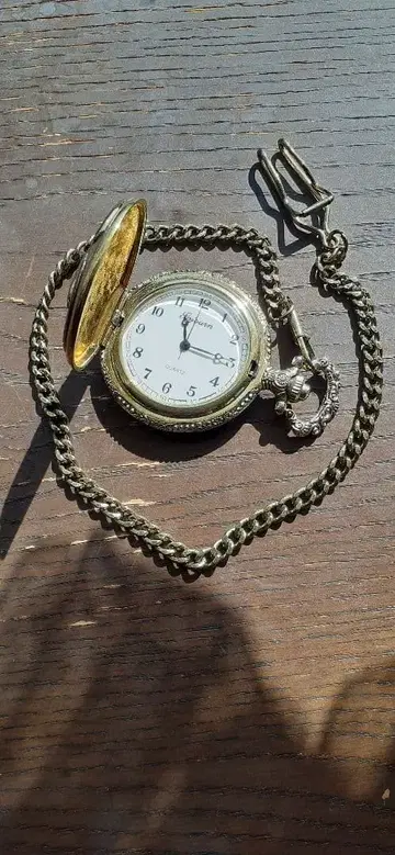 장식적인 회중시계 쇼와 레트로