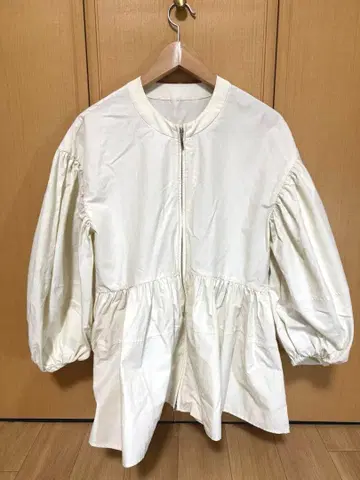 ADAM ET ROPE 아이보리 페플럼 지퍼 블라우스 지퍼 셔츠 F