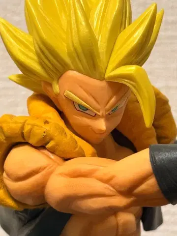 초사이어인 갓 슈퍼 사이어인 고쿠 피규어