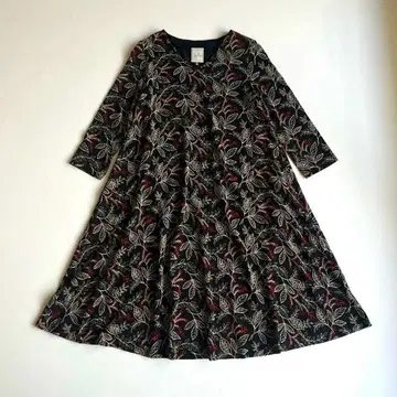 시빌라 총 자수 원피스 A라인 V넥 보타니컬 최근 올 패턴 울