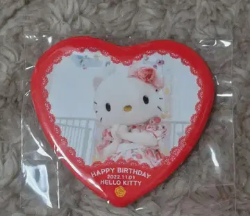 산리오 퓨로랜드 헬로키티 벌스데이 하트형 캔뱃지