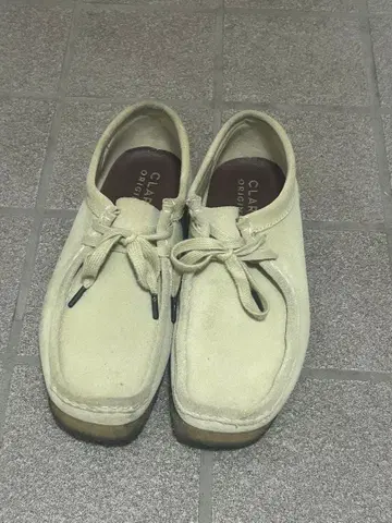 클락스 왈라비 메이플 스웨이드