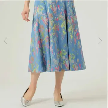 TO BE CHIC 페인팅 플라워 자카드 스커트