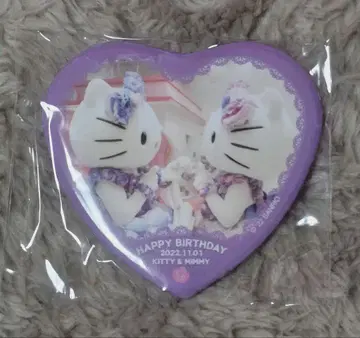 산리오 퓨로랜드 헬로키티 벌스데이 하트형 캔뱃지 4