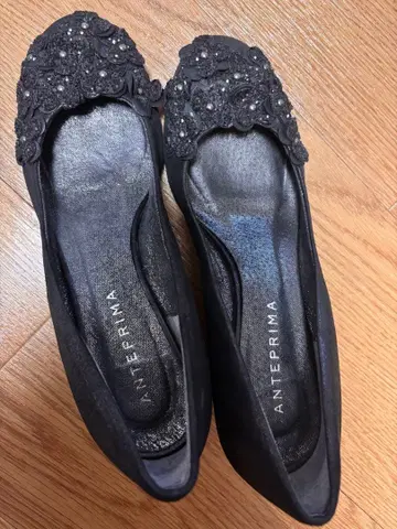 ANTEPRIMA 비즈 장식 블랙 웨지힐 펌프스