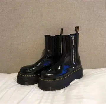 닥터마틴 2976 MAX 통굽 UK6 거의 미사용 새상품급