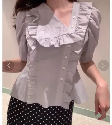 SNIDEL Sustainable 프릴 칼라 블라우스