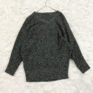 INGNI 잉그 니트 오버 사이즈 V넥 화이트 블랙 M 캐주얼