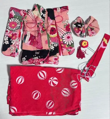 새상품 빨간색과 핑크색 꽃무늬 기모노 & 머리 장식 세트
