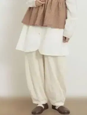 사만사 모스모스 트윌 밑단 다트 팬츠 아이보리 M 사이즈