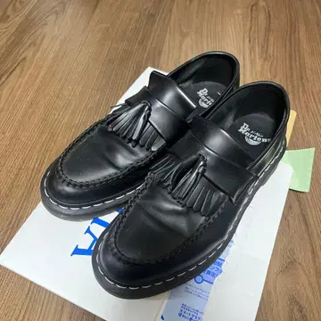 화이트 스티치 태슬 로퍼