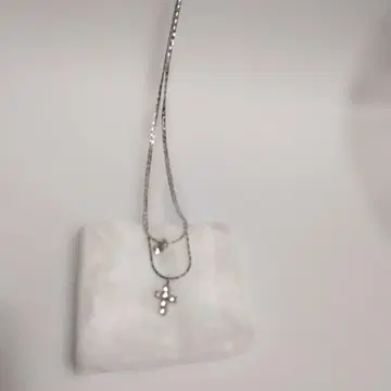 실버 크로스 모티브 목걸이