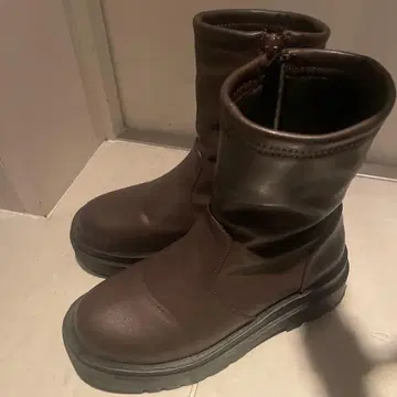 브라운 통굽 숏부츠 지퍼 포함